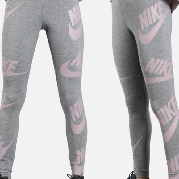 Nike Pants - 🆕️NIKE Graphic Leggings